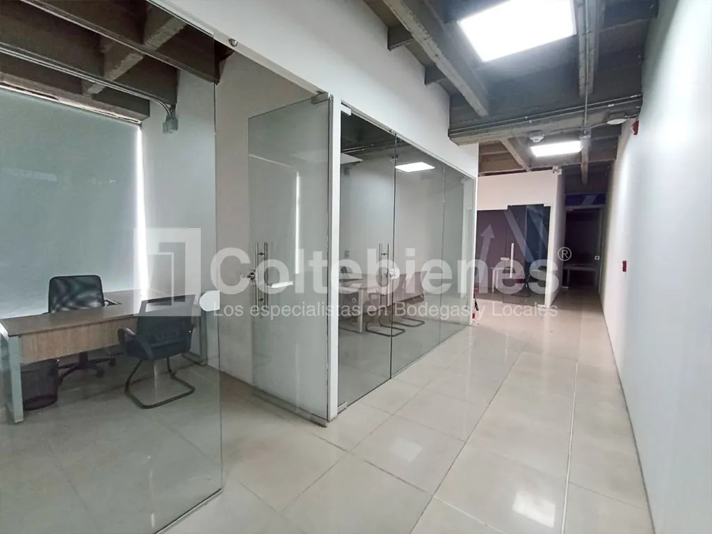 Oficina en arriendo en Camparola, Itagüí, 2629 m² · foto 3 de 20