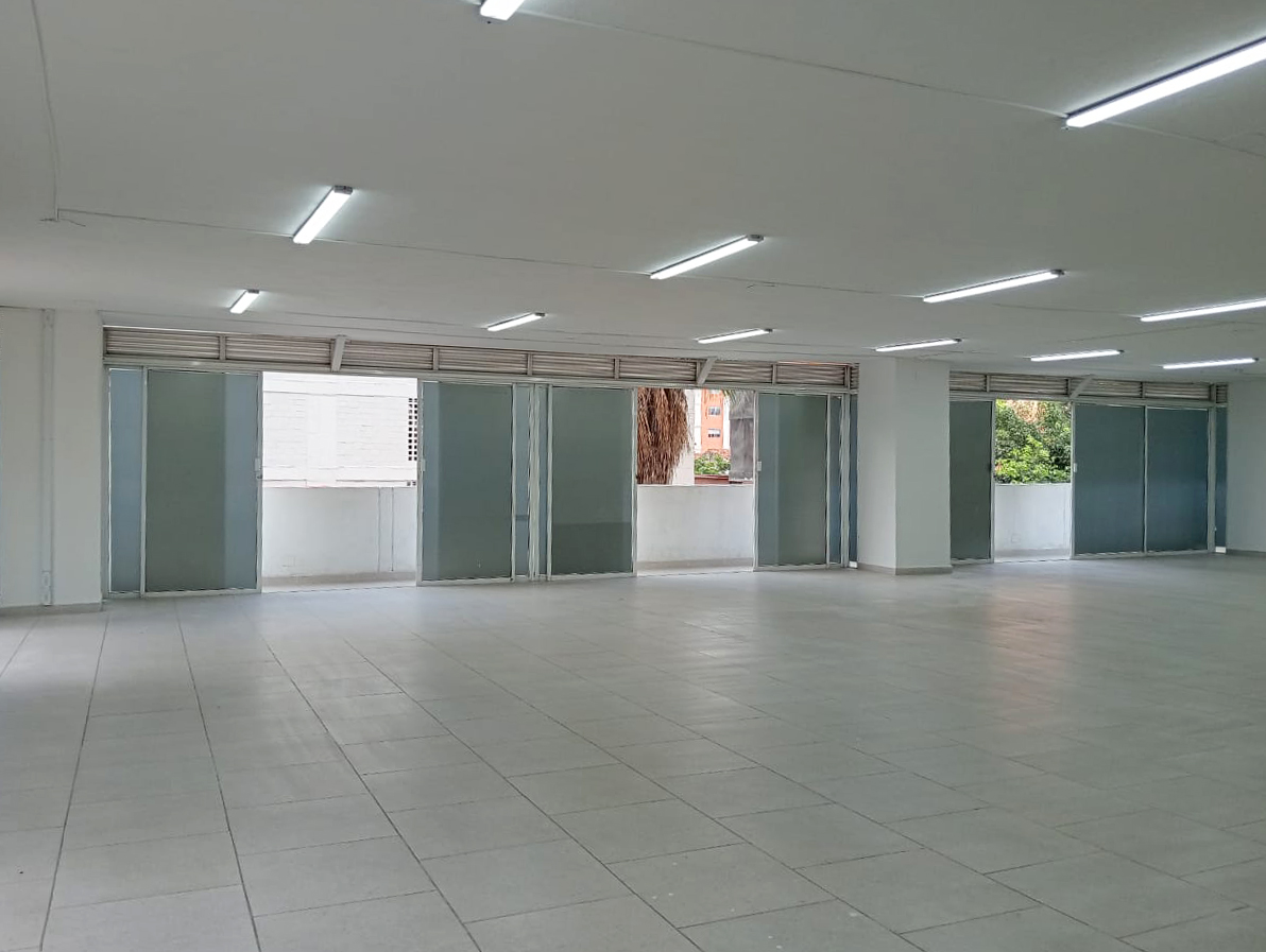 Local en arriendo en Conquistadores, Medellín, 650 m² · foto 17 de 20