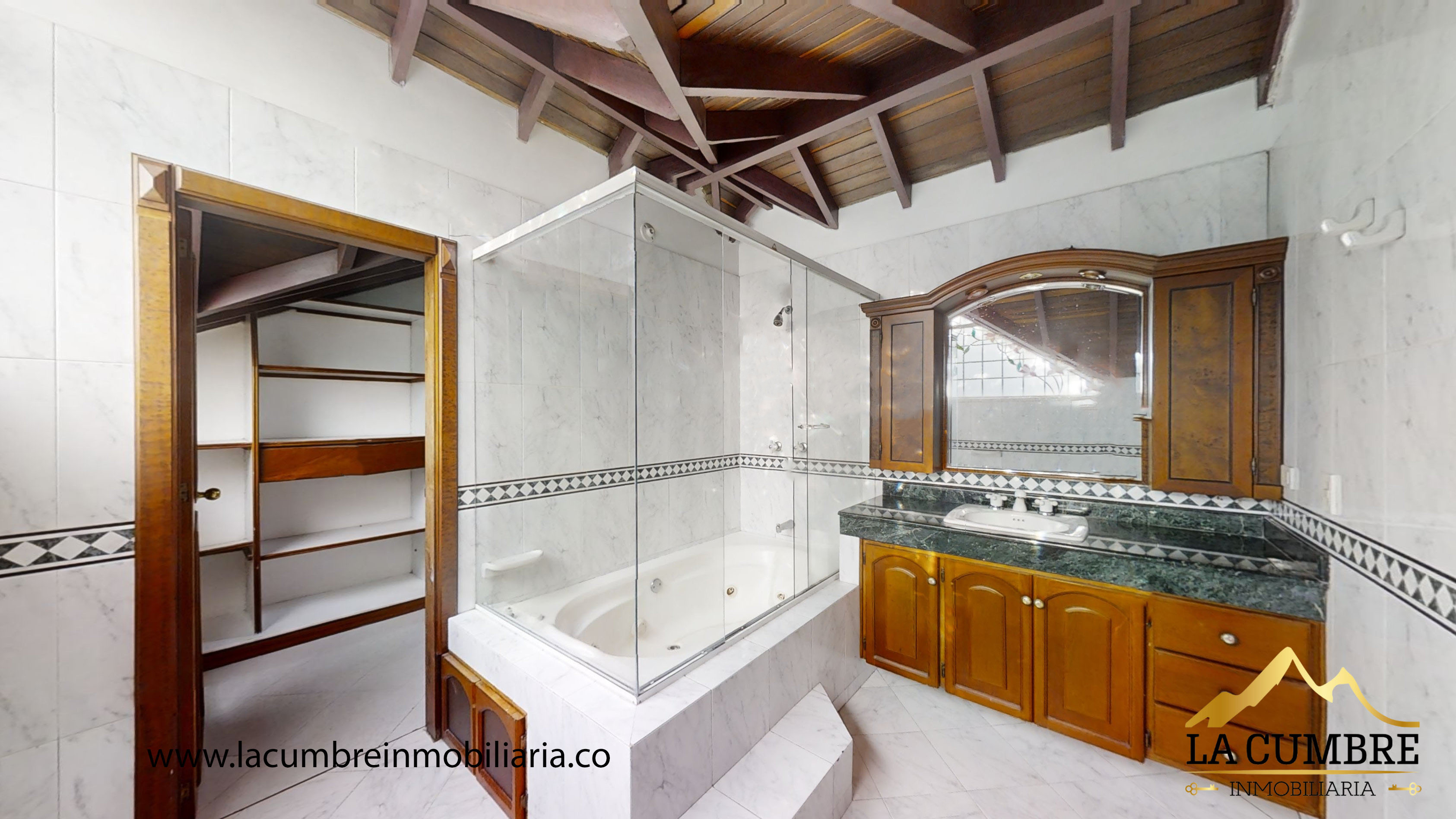 Casa de 4 alcobas en venta en El Tesoro, Medellín, 375 m² · foto 15 de 15