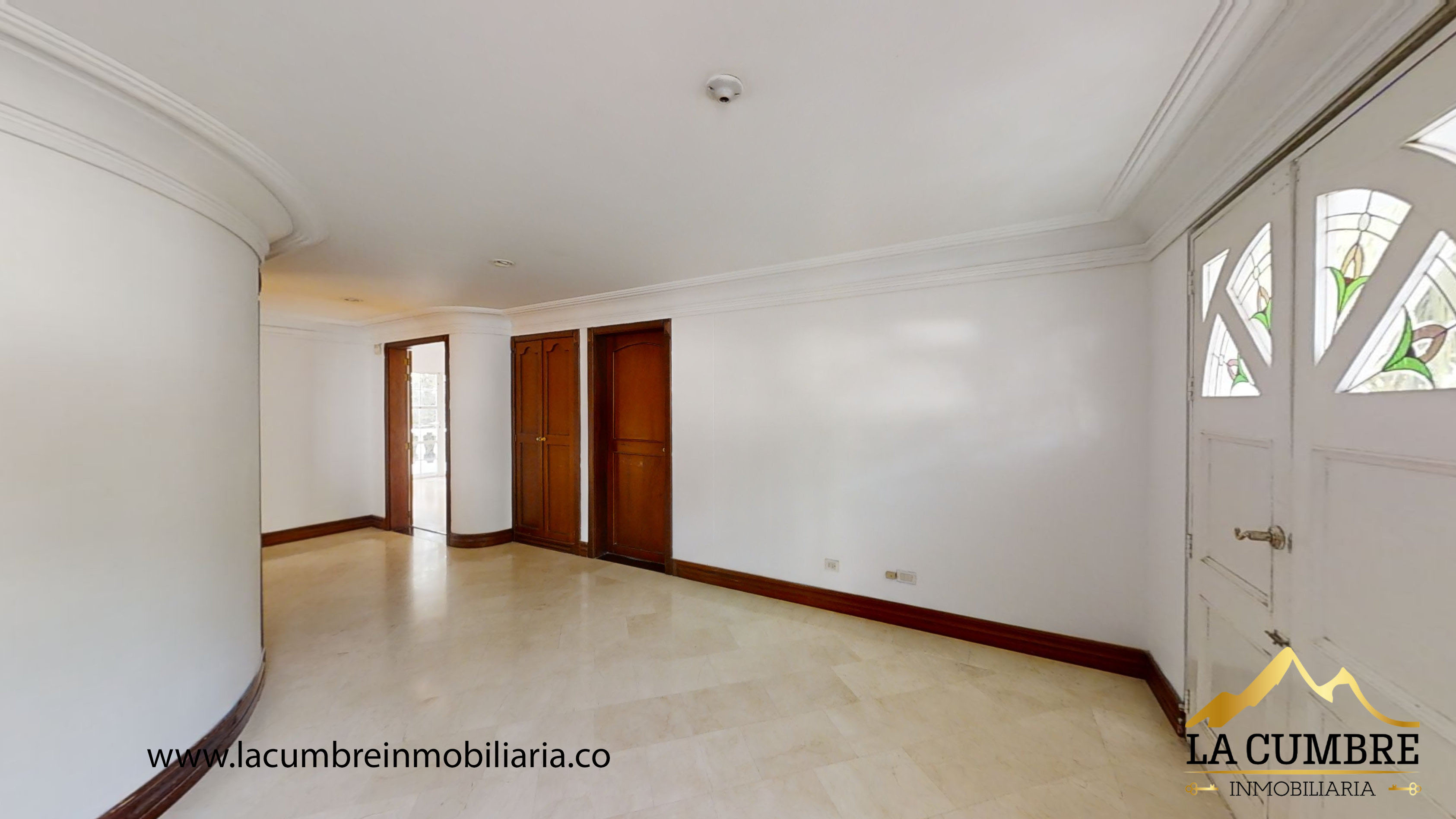 Casa de 4 alcobas en venta en El Tesoro, Medellín, 375 m² · foto 2 de 15