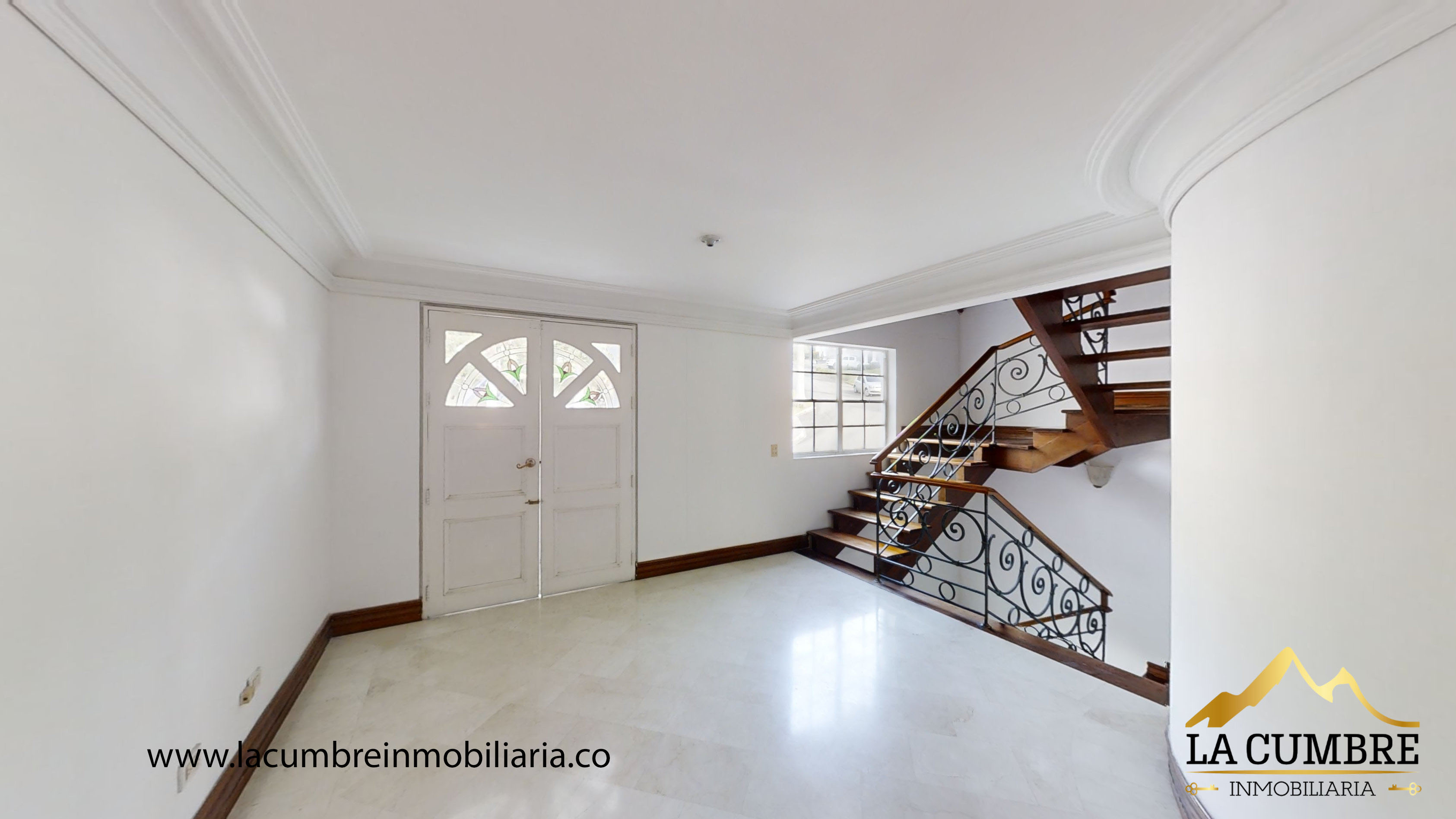 Casa de 4 alcobas en venta en El Tesoro, Medellín, 375 m² · foto 3 de 15