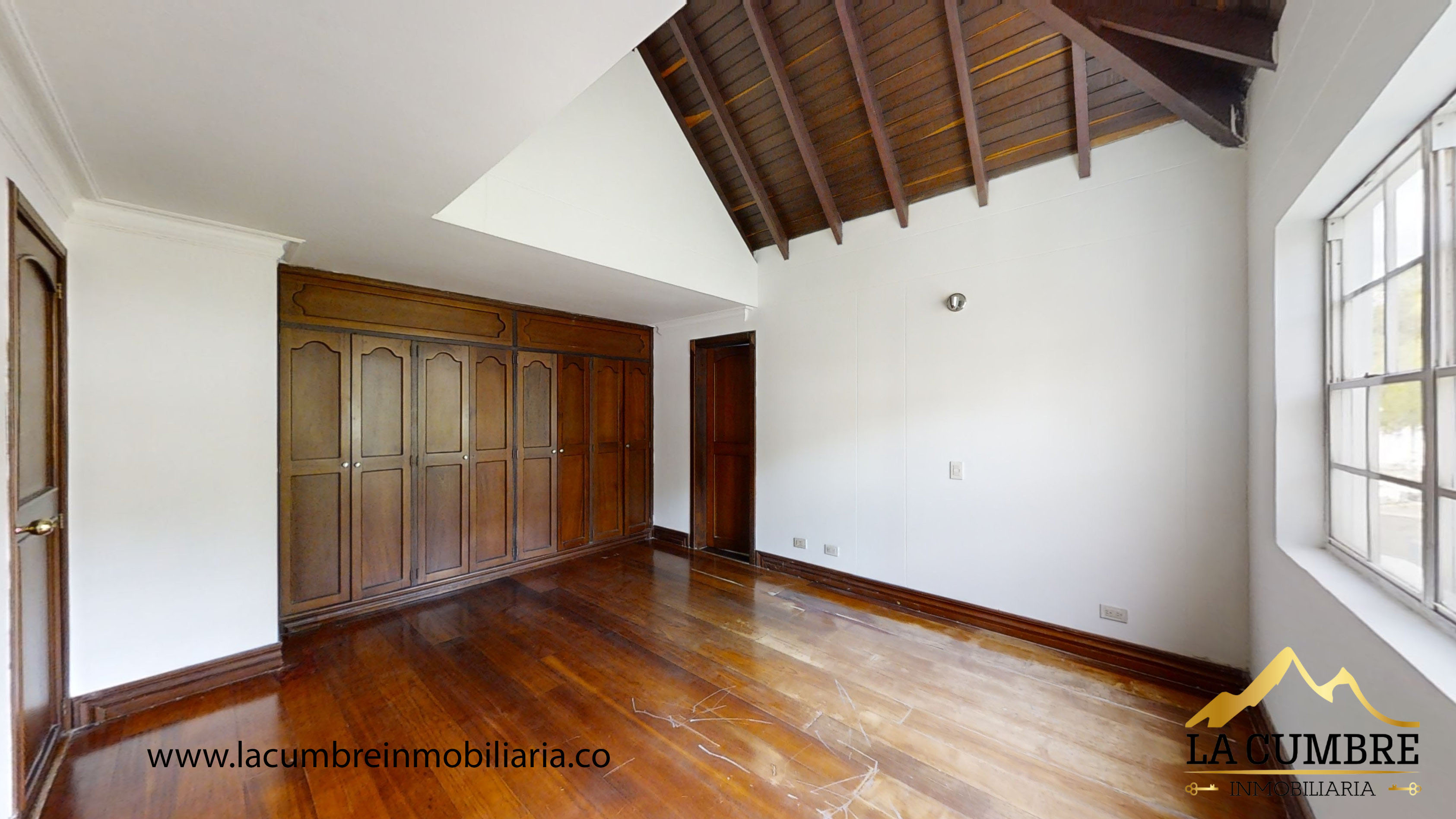 Casa de 4 alcobas en venta en El Tesoro, Medellín, 375 m² · foto 9 de 15