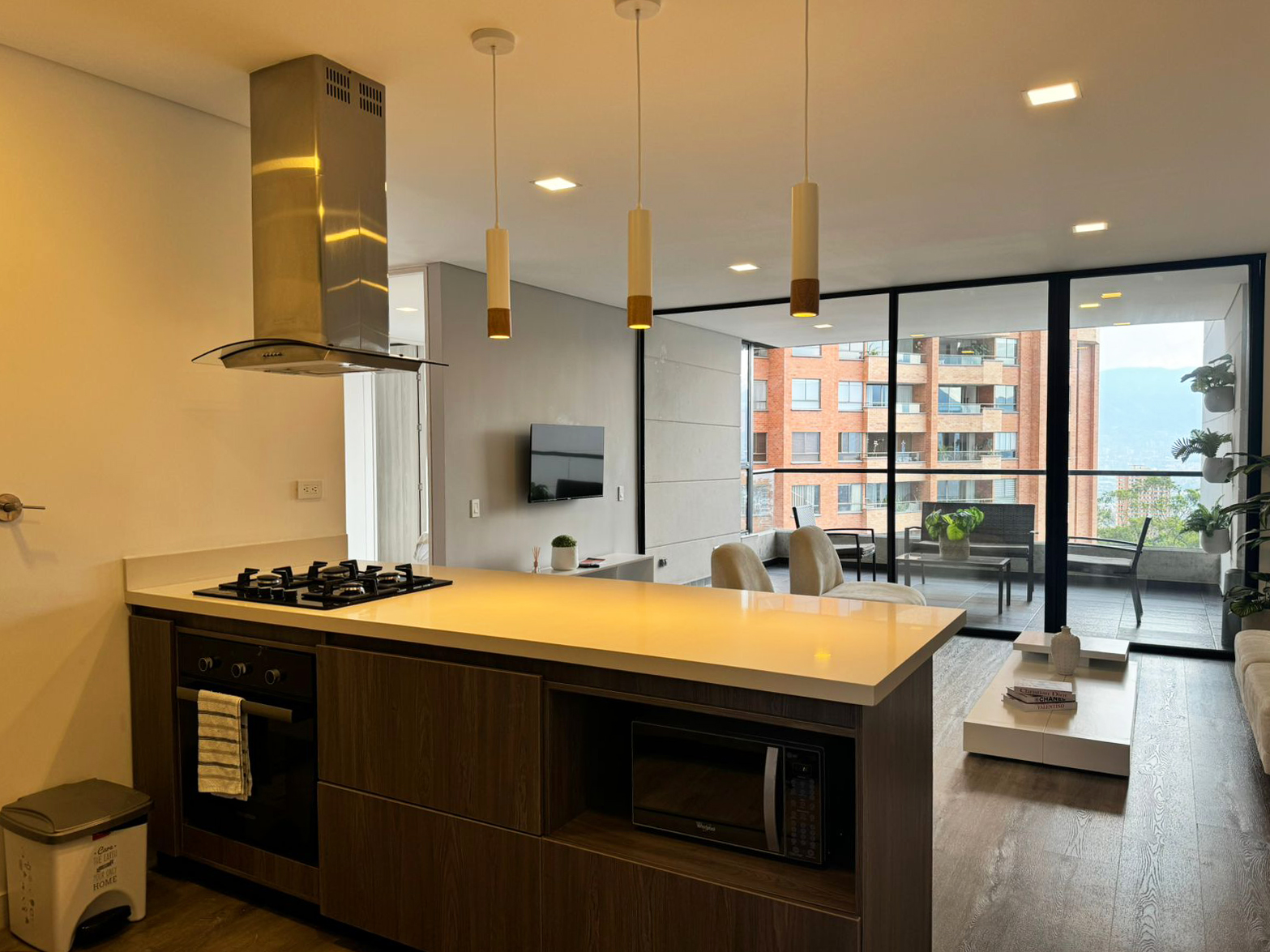 Apartamento de 2 alcobas en arriendo en El Tesoro, Medellín, 109 m² · foto 2 de 16