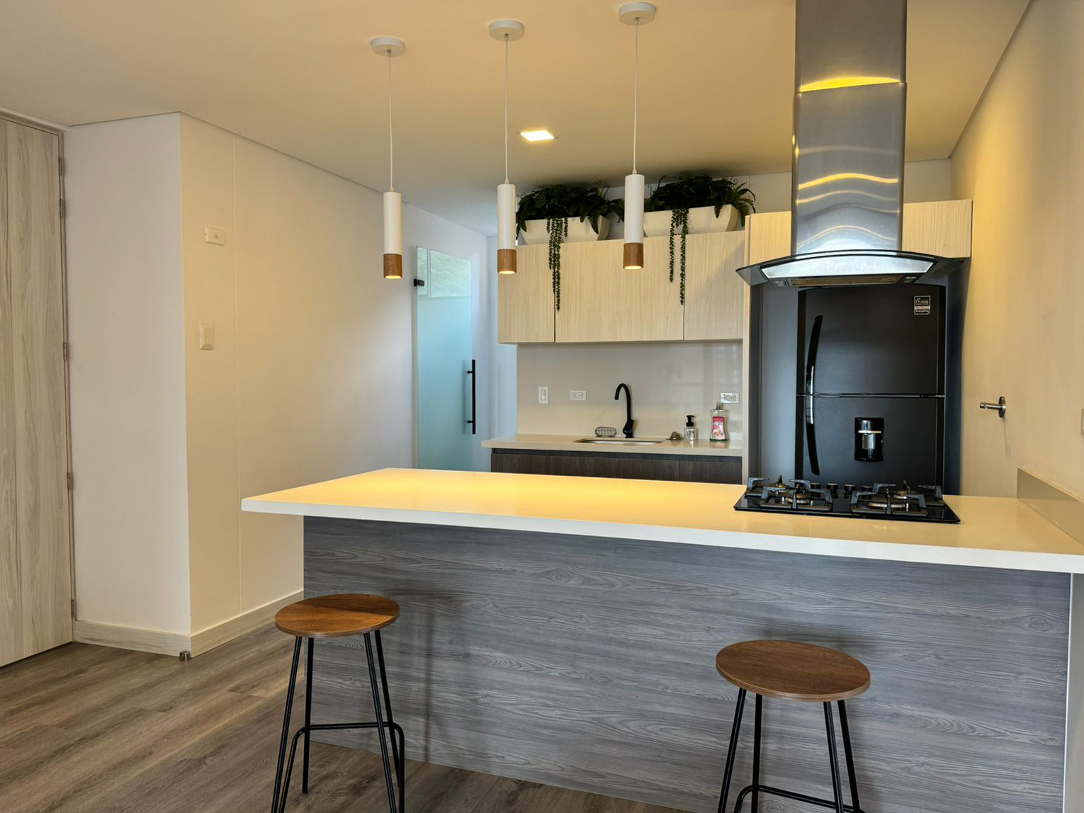 Apartamento de 2 alcobas en arriendo en El Tesoro, Medellín, 109 m² · foto 4 de 16