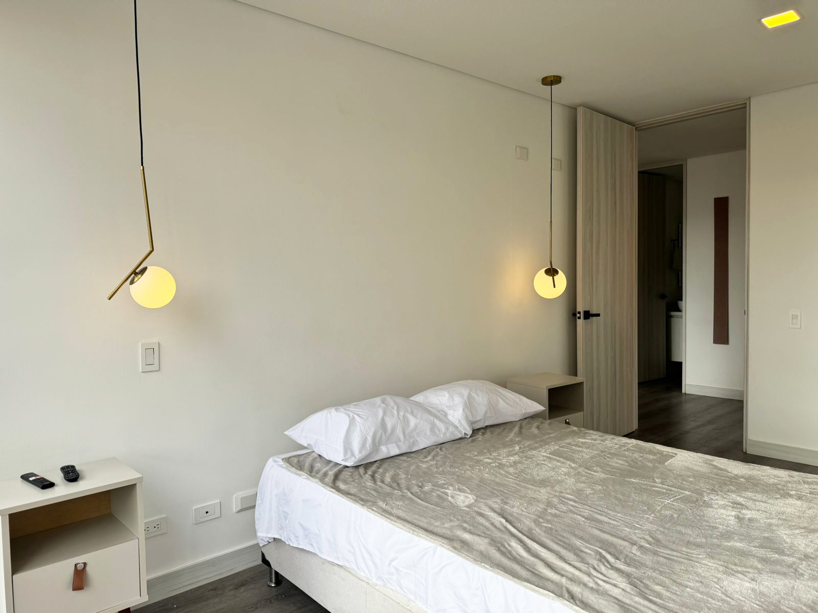 Apartamento de 2 alcobas en arriendo en El Tesoro, Medellín, 109 m² · foto 5 de 16