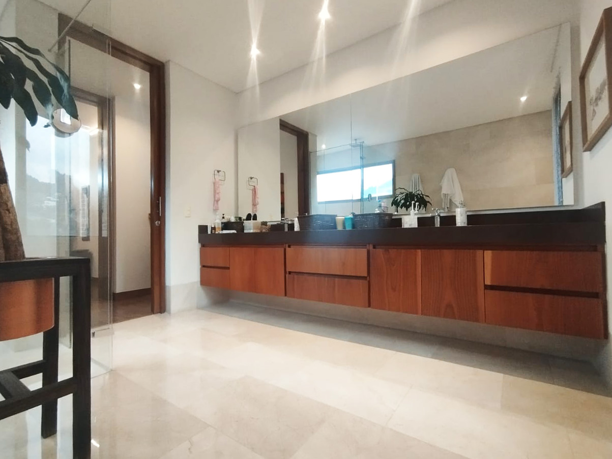 Apartamento en venta en Altos Del Poblado, Medellín · foto 16 de 19