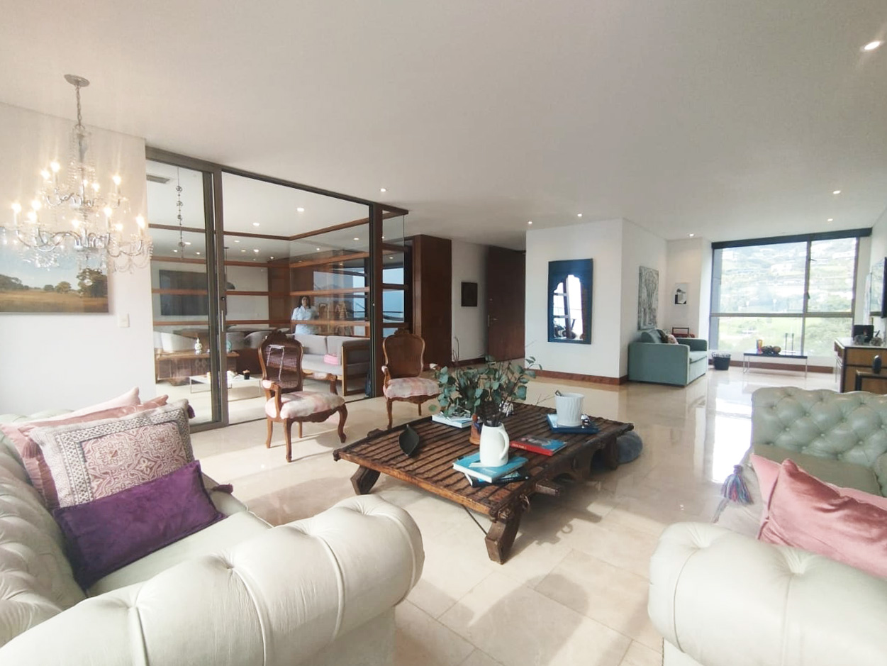 Apartamento en venta en Altos Del Poblado, Medellín · foto 2 de 19