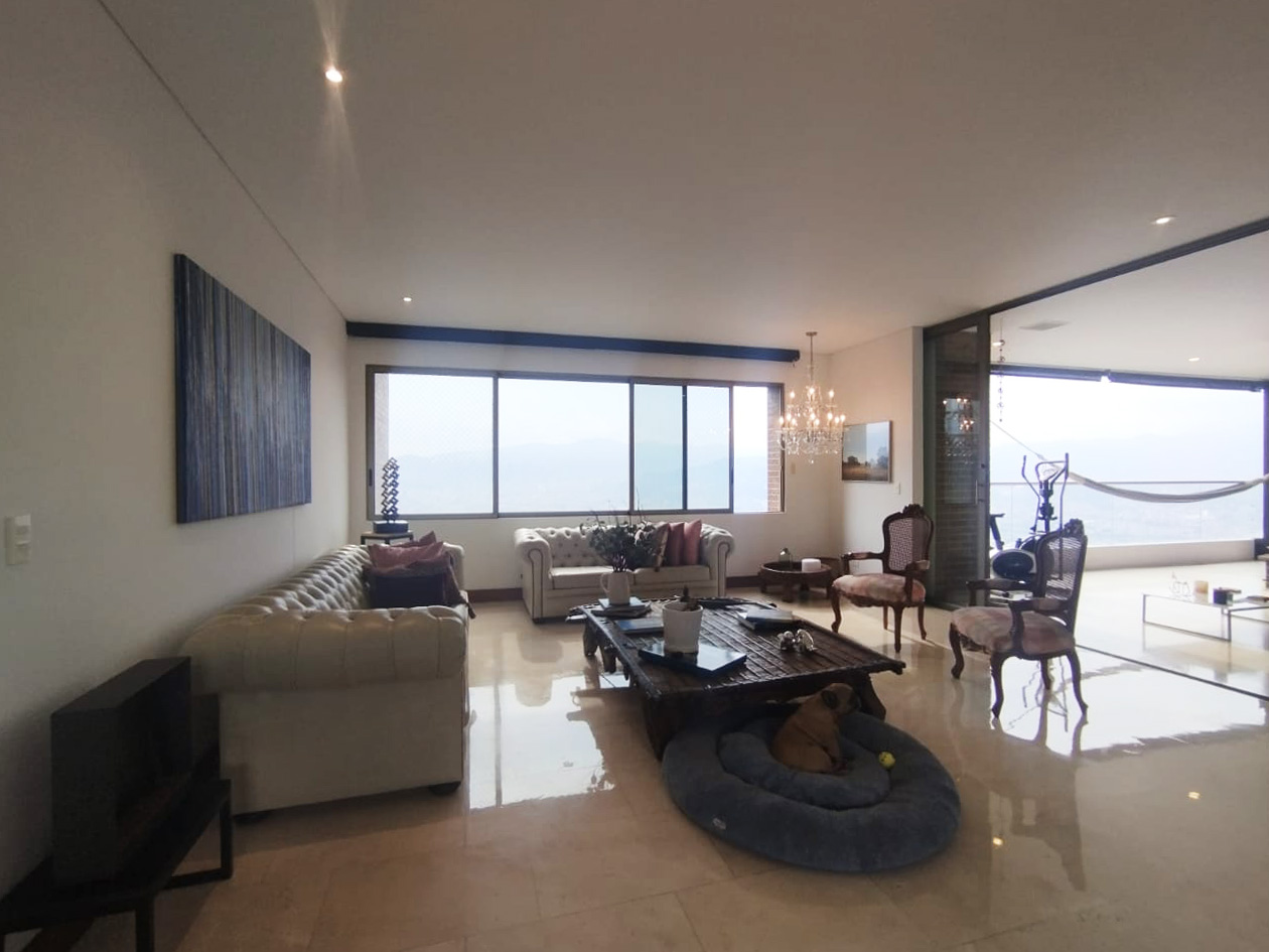 Apartamento en venta en Altos Del Poblado, Medellín · foto 3 de 19