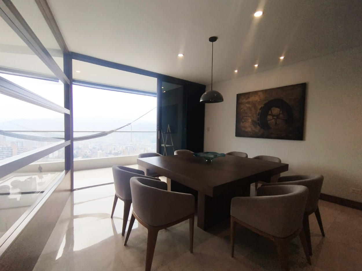 Apartamento en venta en Altos Del Poblado, Medellín · foto 6 de 19
