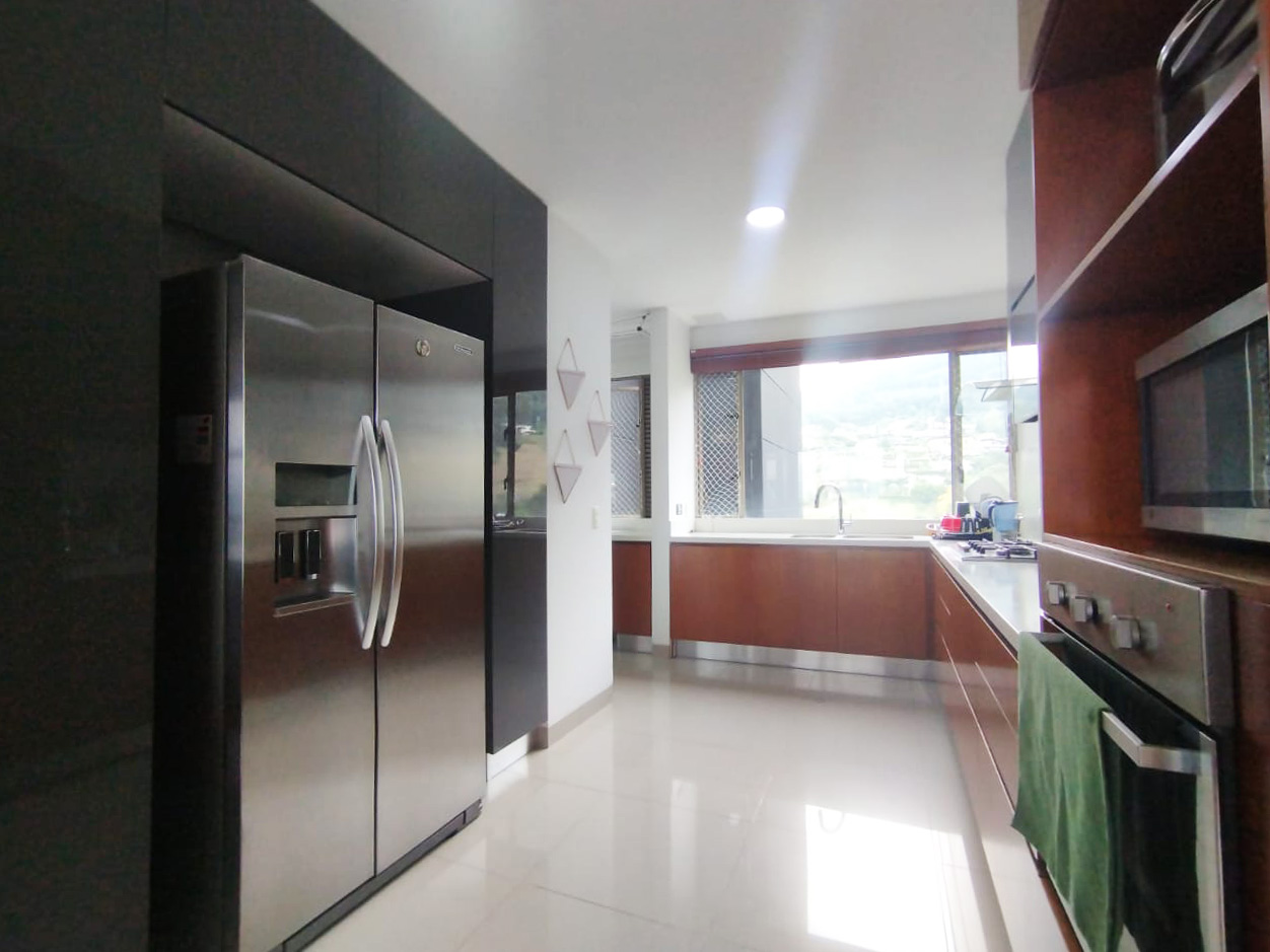 Apartamento en venta en Altos Del Poblado, Medellín · foto 7 de 19