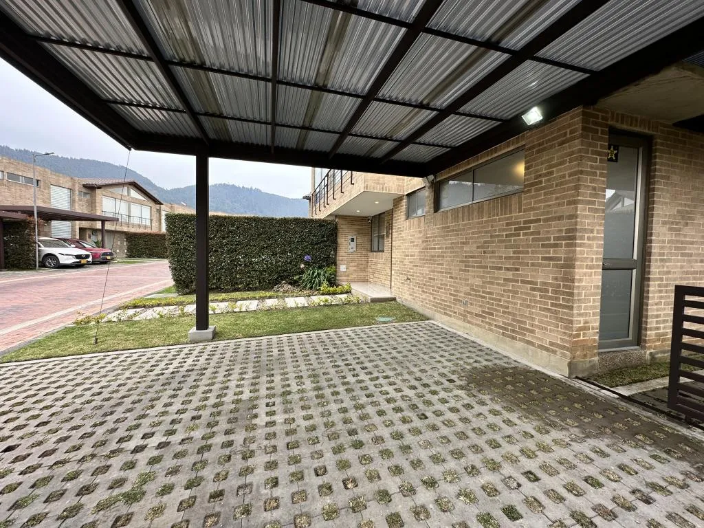 Casa en venta en Chuntame, Cajicá · foto 3 de 24
