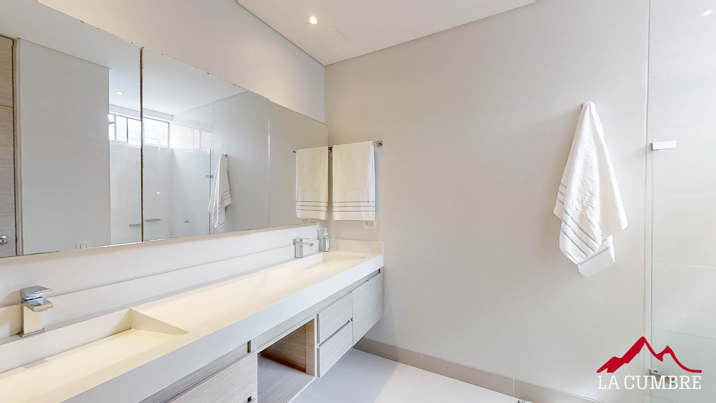 Apartamento de 3 alcobas en arriendo en El Poblado, Medellín, 155 m² · foto 6 de 12