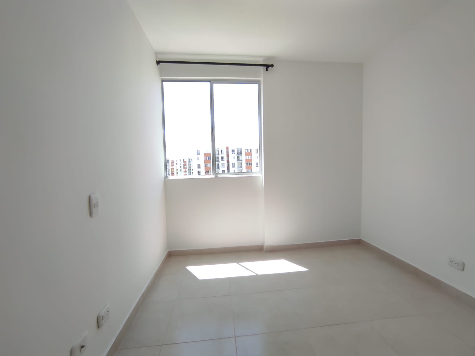 Apartamento de 2 alcobas en venta en Cr. Los Naranjos, Jamundí, 62 m² · foto 10 de 14