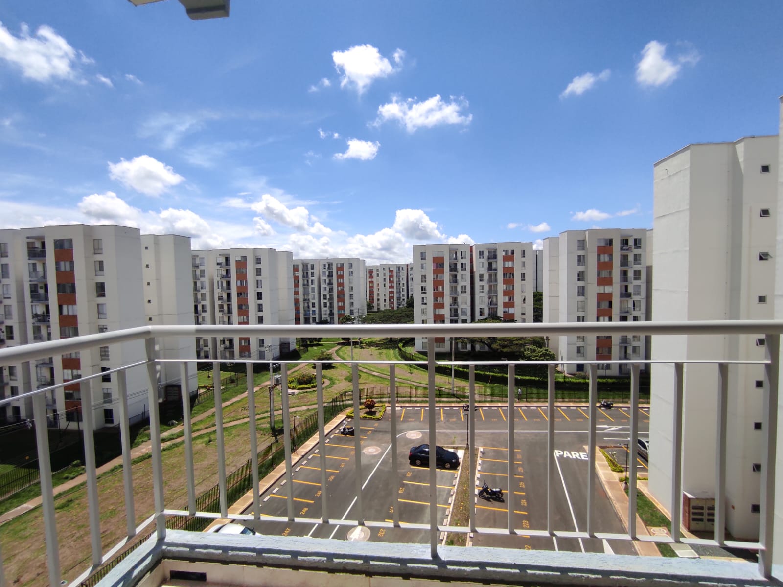 Apartamento de 2 alcobas en venta en Cr. Los Naranjos, Jamundí, 62 m² · foto 2 de 14