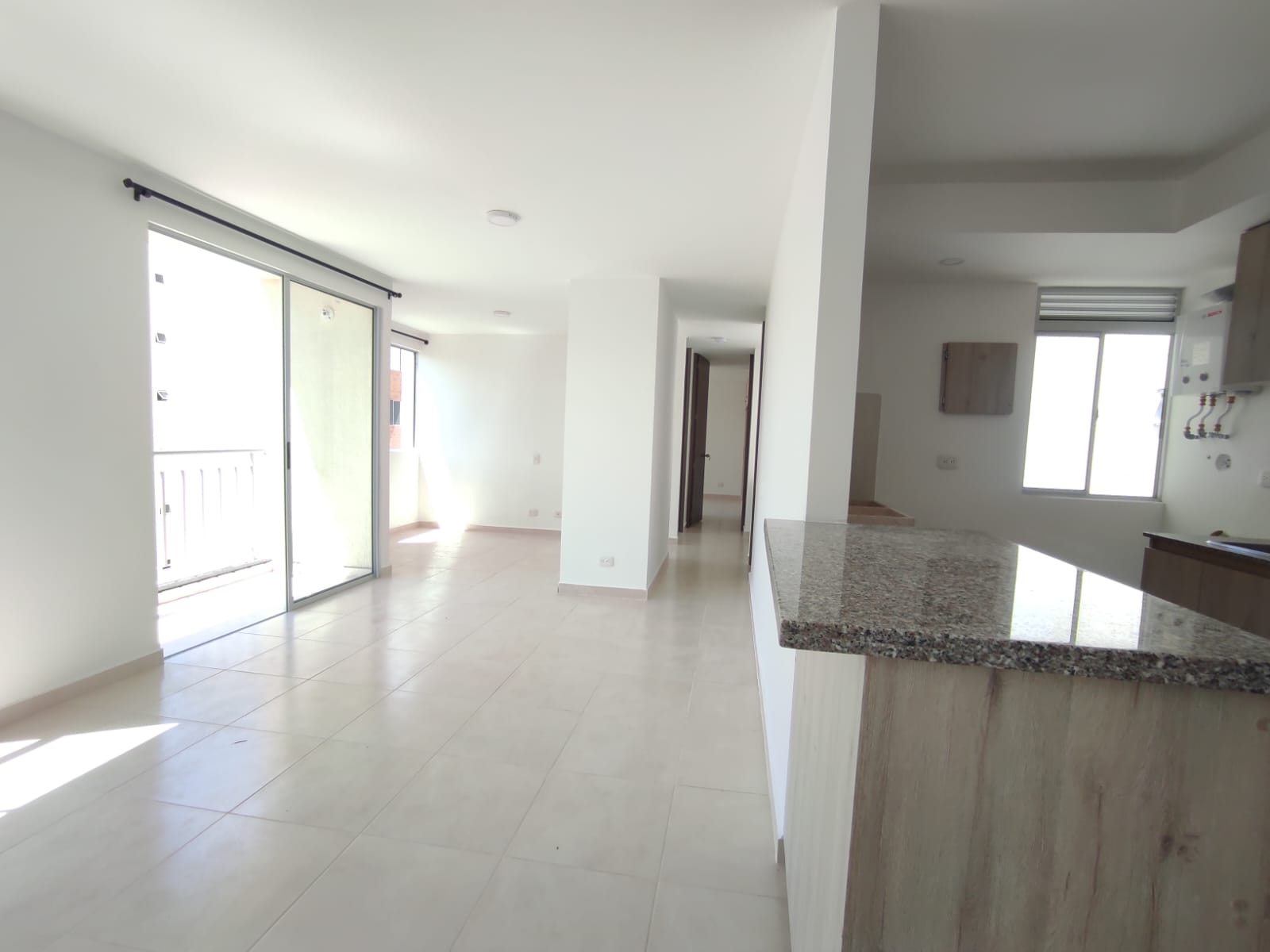 Apartamento de 2 alcobas en venta en Cr. Los Naranjos, Jamundí, 62 m² · foto 4 de 14