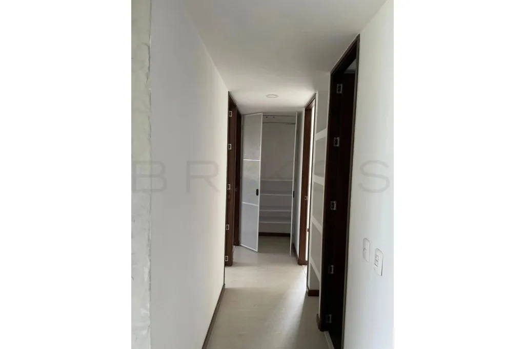 Apartamento de 3 alcobas en arriendo en El Esmeraldal, Envigado, 87 m² · foto 5 de 17