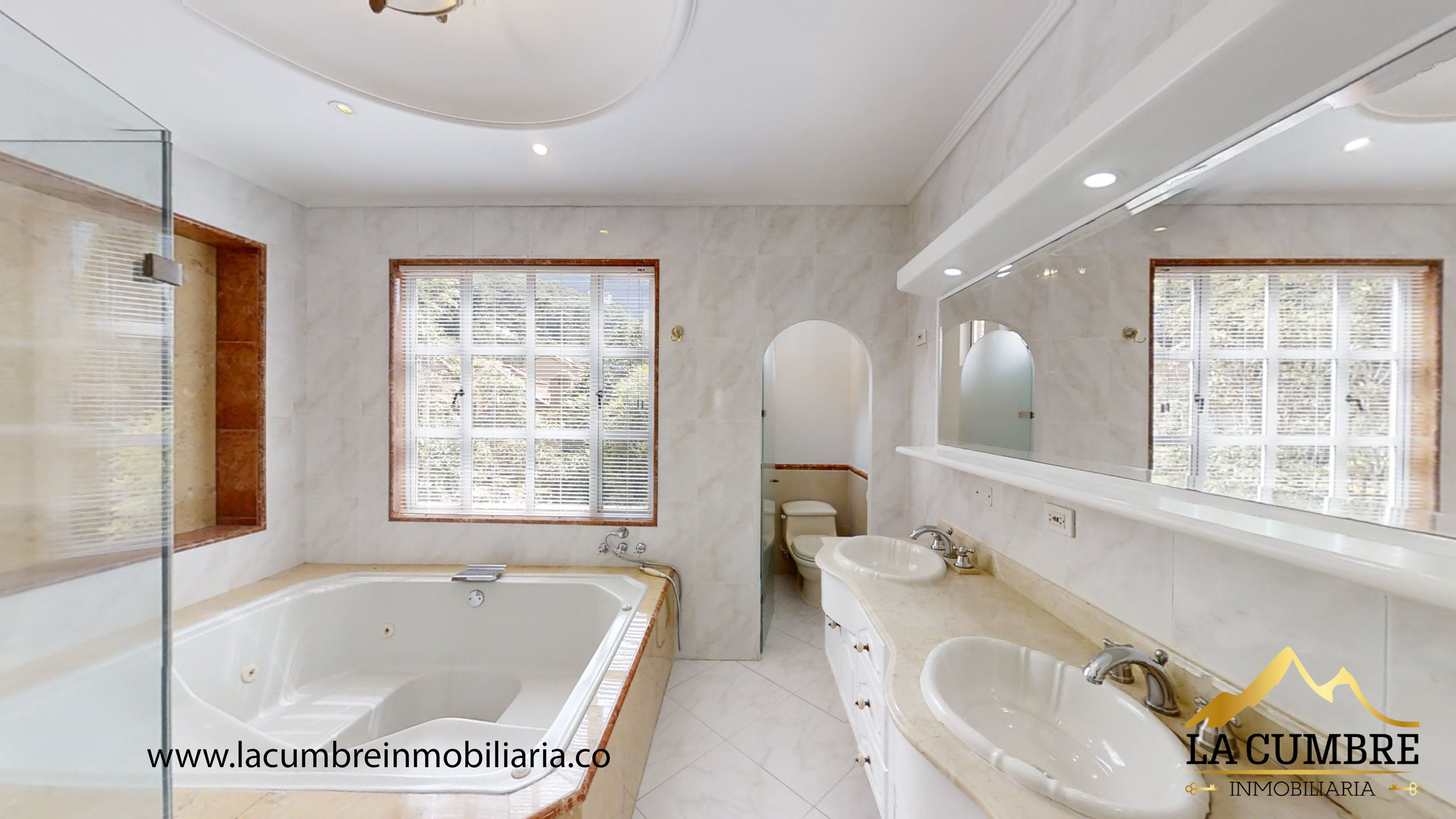 Casa de 4 alcobas en venta en El Poblado, Medellín, 513 m² · foto 18 de 20