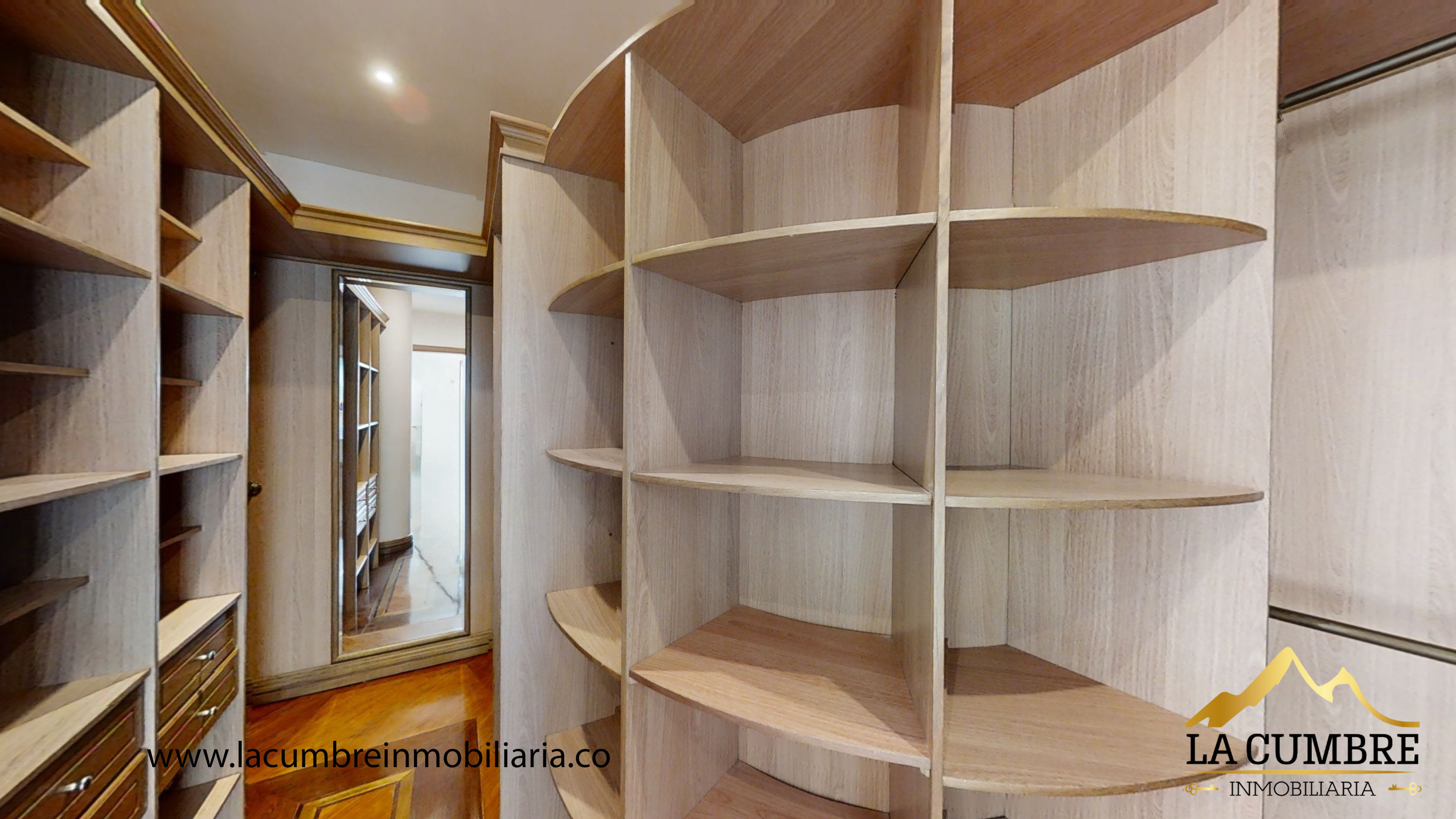 Casa de 4 alcobas en venta en El Poblado, Medellín, 513 m² · foto 19 de 20