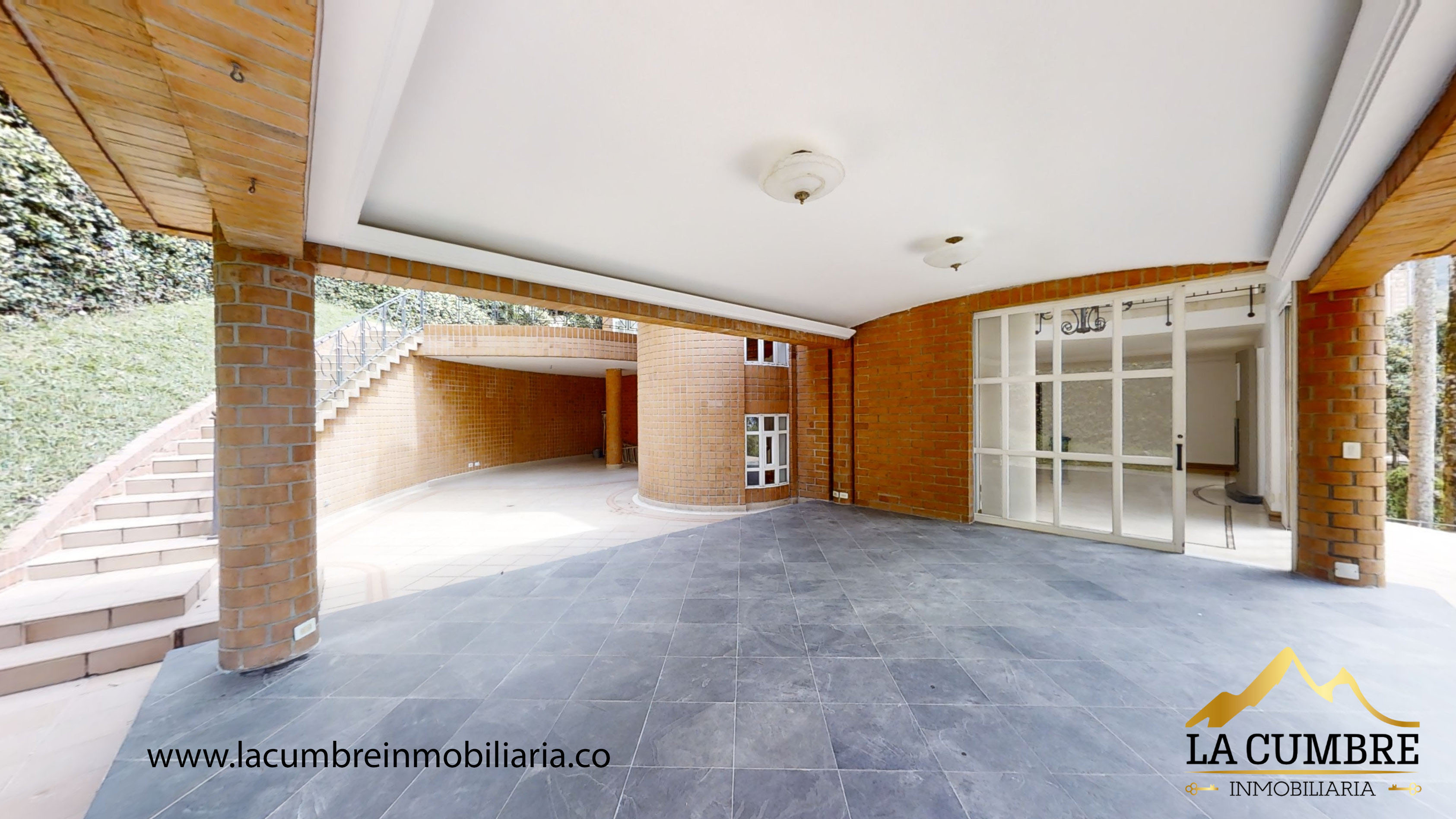Casa de 4 alcobas en venta en El Poblado, Medellín, 513 m² · foto 2 de 20