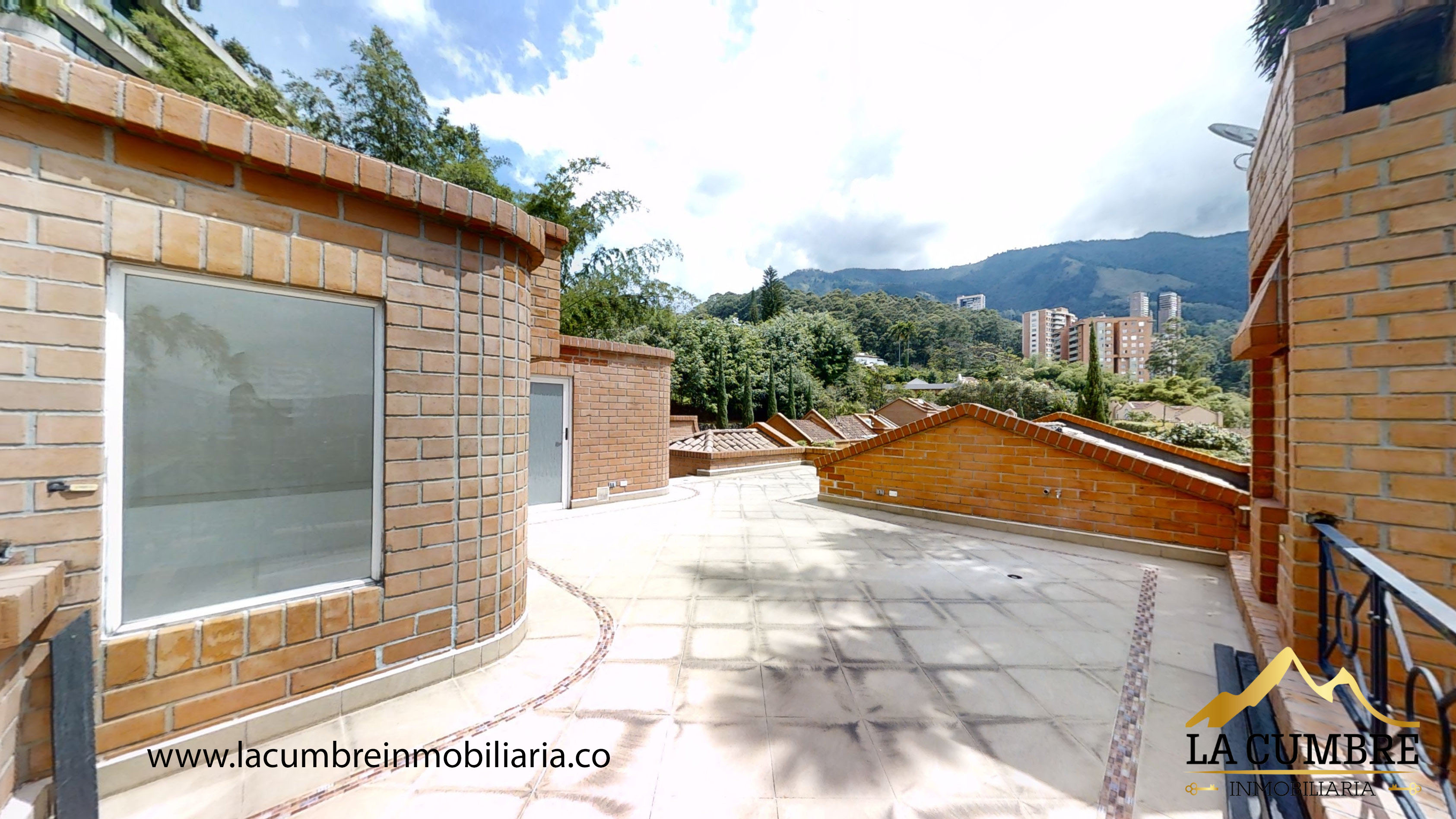 Casa de 4 alcobas en venta en El Poblado, Medellín, 513 m² · foto 3 de 20