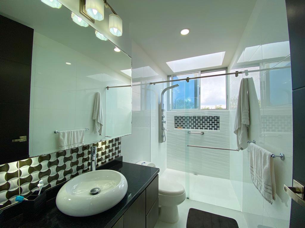 Casa de 5 alcobas en venta en Ruitoque Condominio, Floridablanca, 450 m² · foto 20 de 23