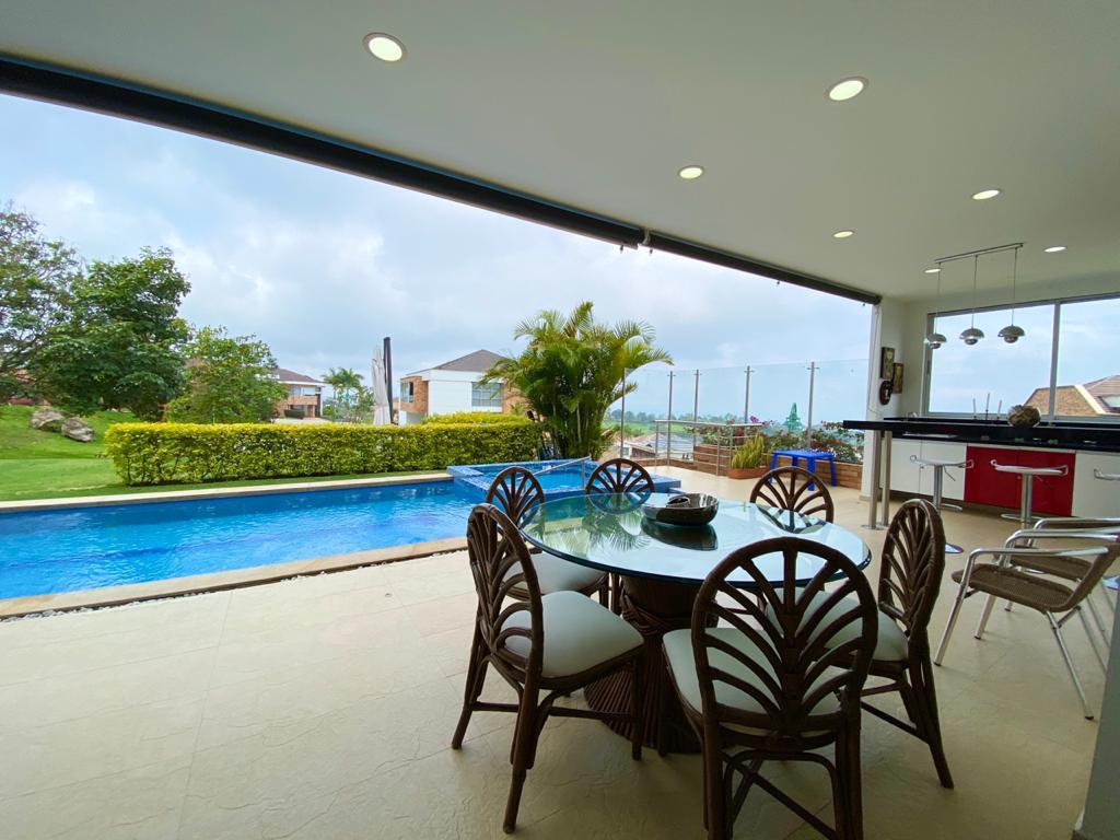 Casa de 5 alcobas en venta en Ruitoque Condominio, Floridablanca, 450 m² · foto 3 de 23