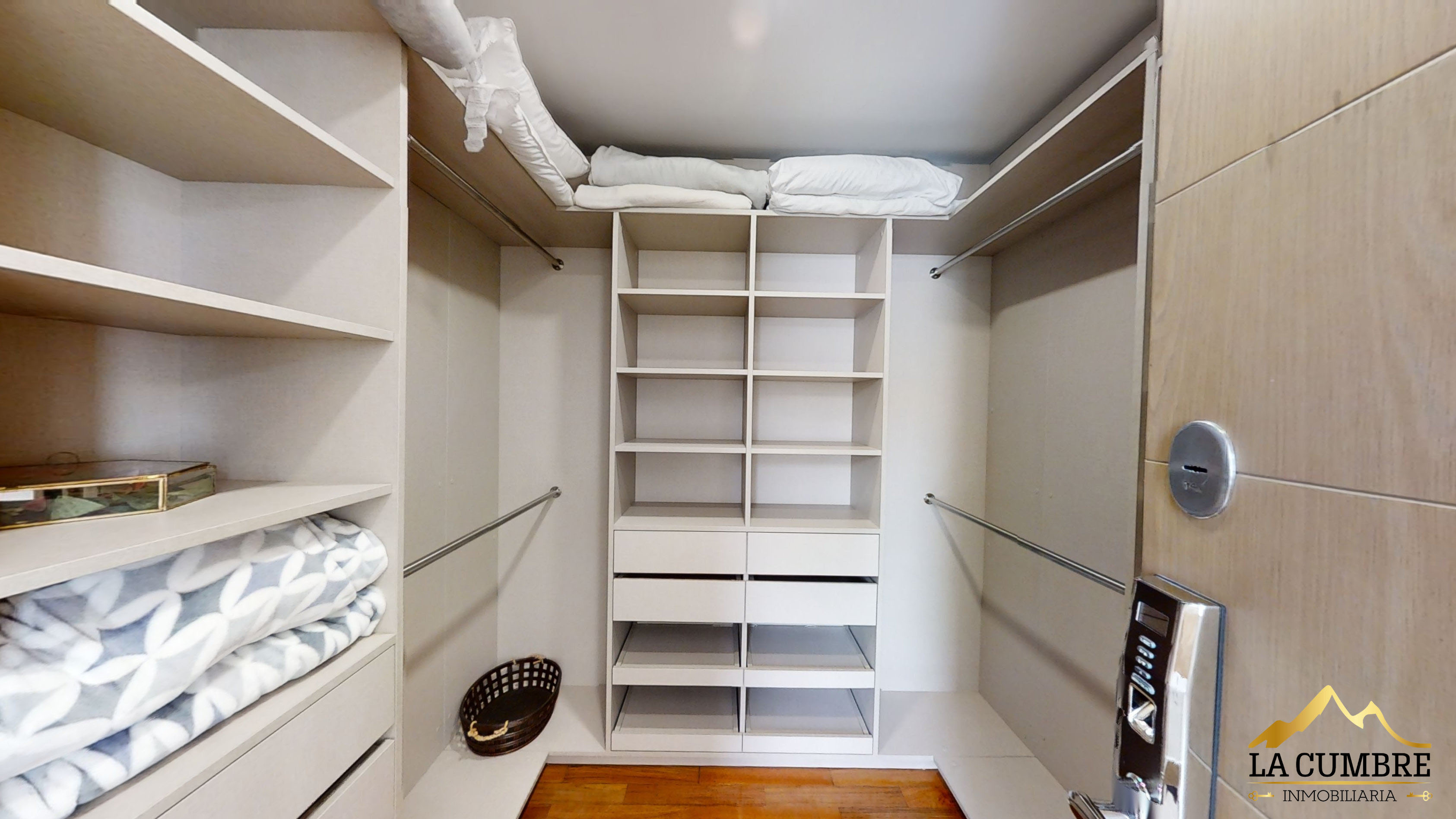 Apartamento de 3 alcobas en venta en El Tesoro, Medellín, 198 m² · foto 14 de 14