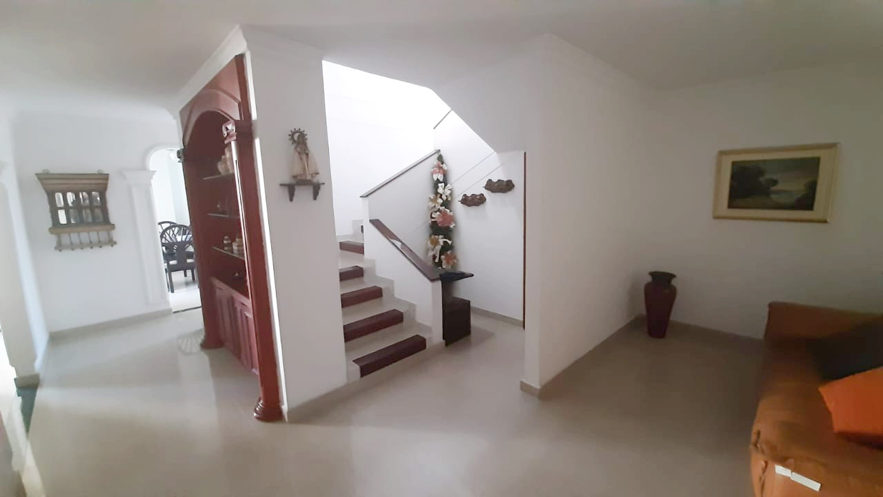 Apartamento de 5 alcobas en venta en La Floresta, Bucaramanga, 240 m² · foto 10 de 17