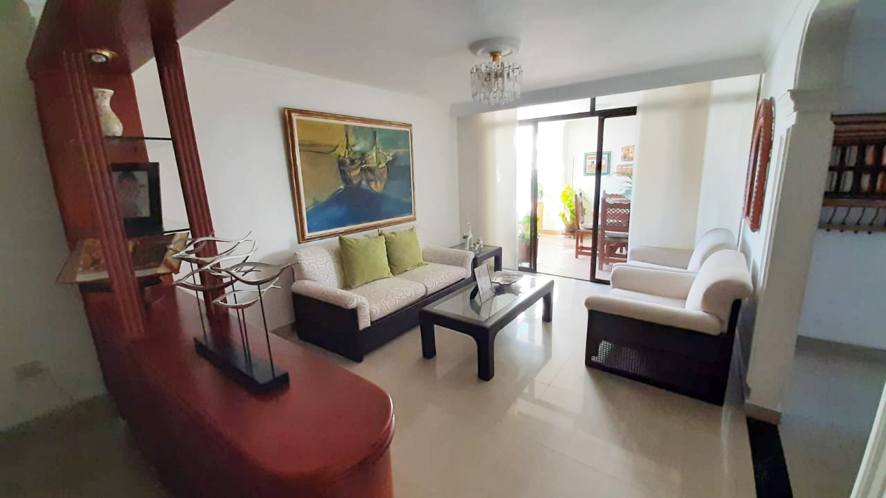 Apartamento de 5 alcobas en venta en La Floresta, Bucaramanga, 240 m² · foto 2 de 17
