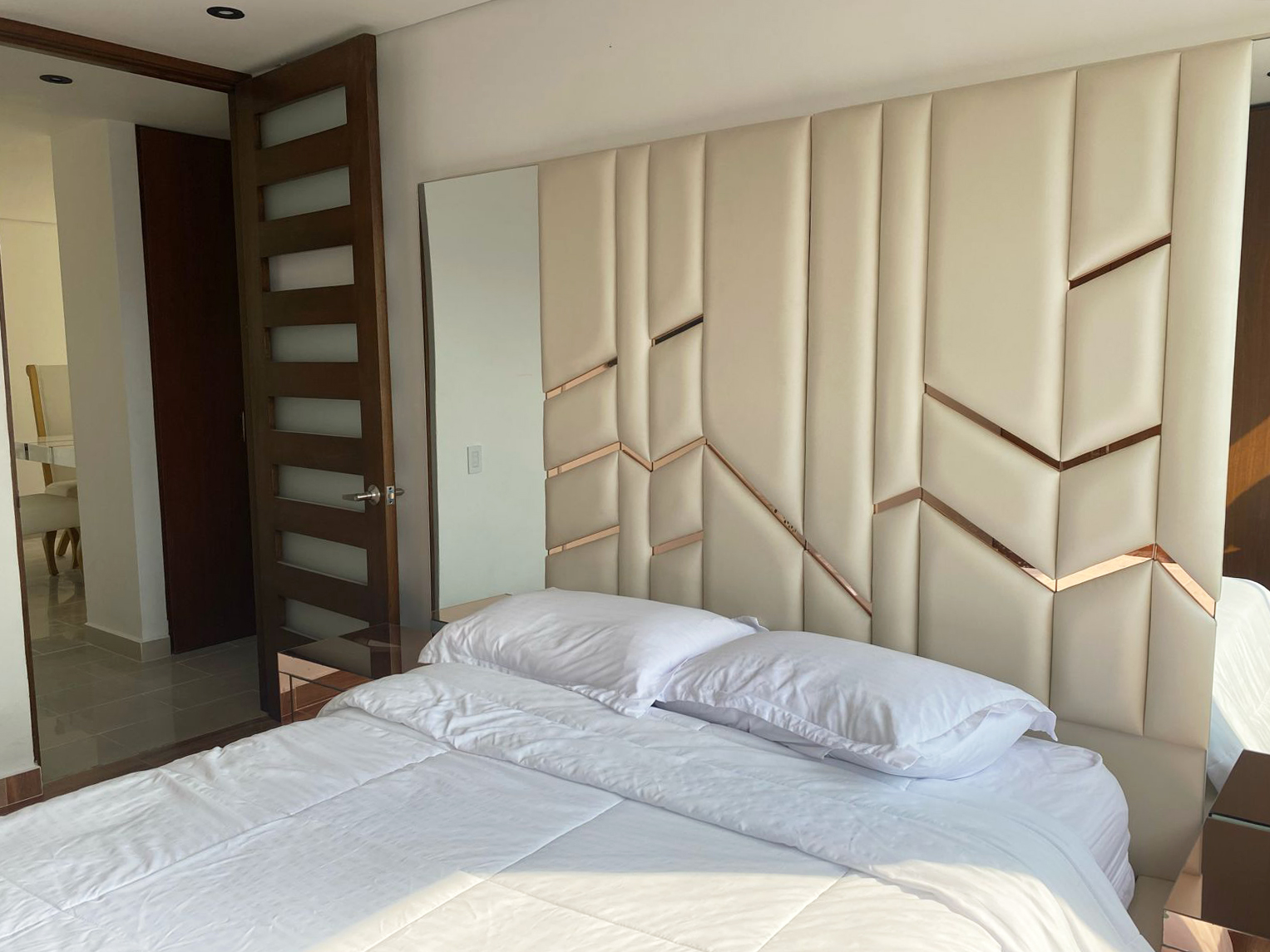 Apartamento de 4 alcobas en arriendo en El Diamante 2, Medellín, 215 m² · foto 10 de 18