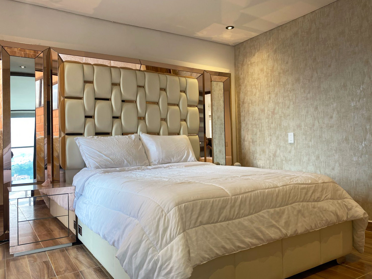 Apartamento de 4 alcobas en arriendo en El Diamante 2, Medellín, 215 m² · foto 12 de 18