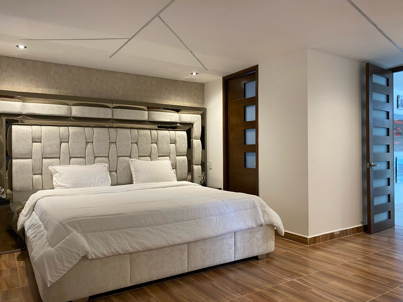 Apartamento de 4 alcobas en arriendo en El Diamante 2, Medellín, 215 m² · foto 14 de 18