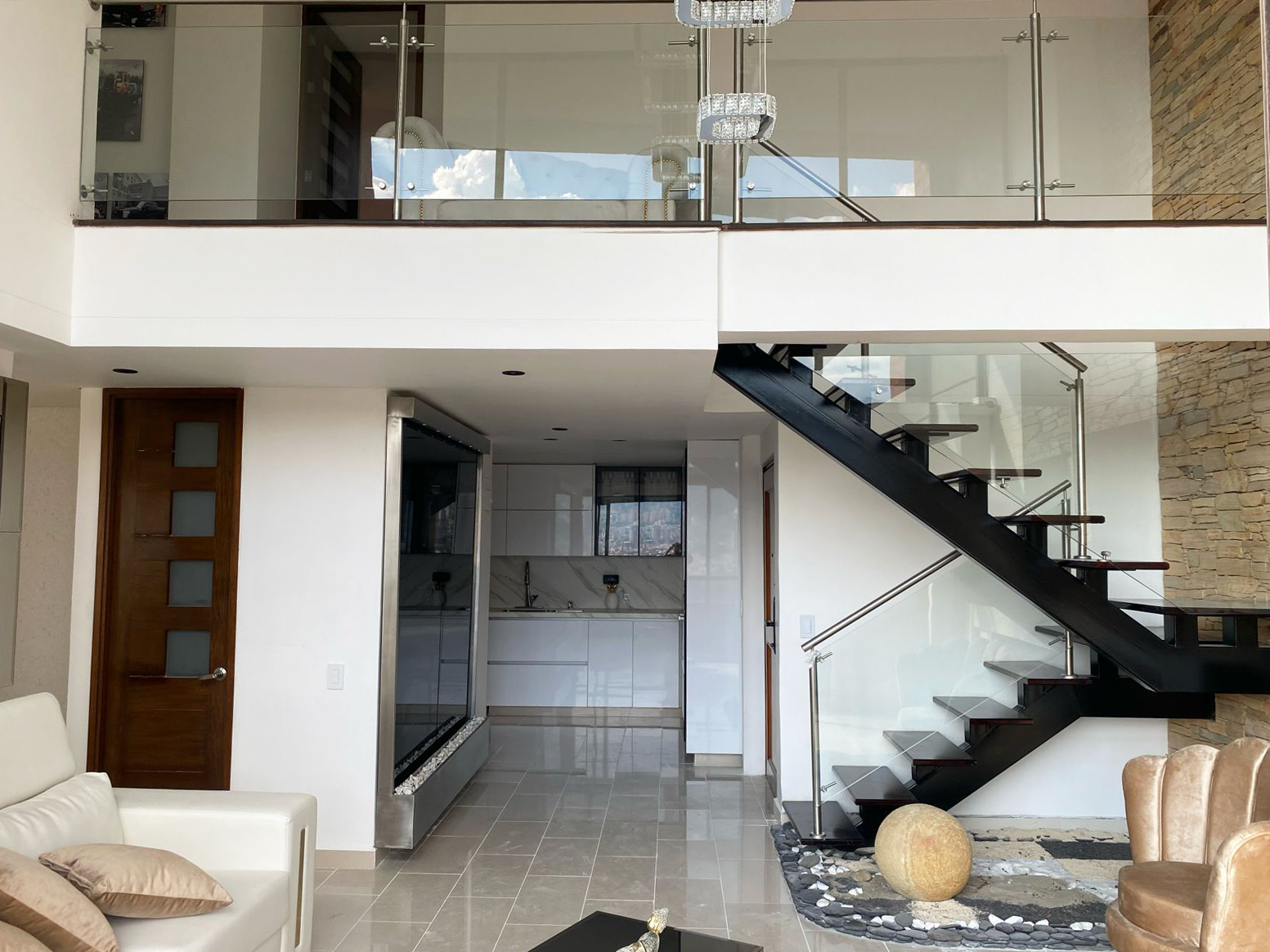 Apartamento de 4 alcobas en arriendo en El Diamante 2, Medellín, 215 m² · foto 6 de 18
