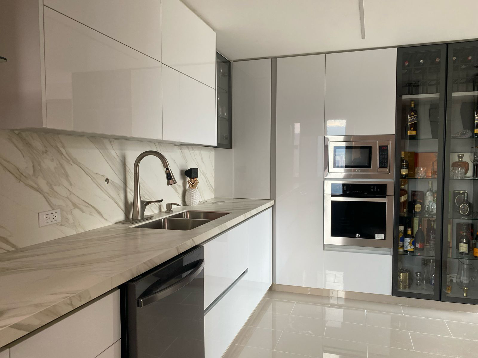 Apartamento de 4 alcobas en arriendo en El Diamante 2, Medellín, 215 m² · foto 7 de 18