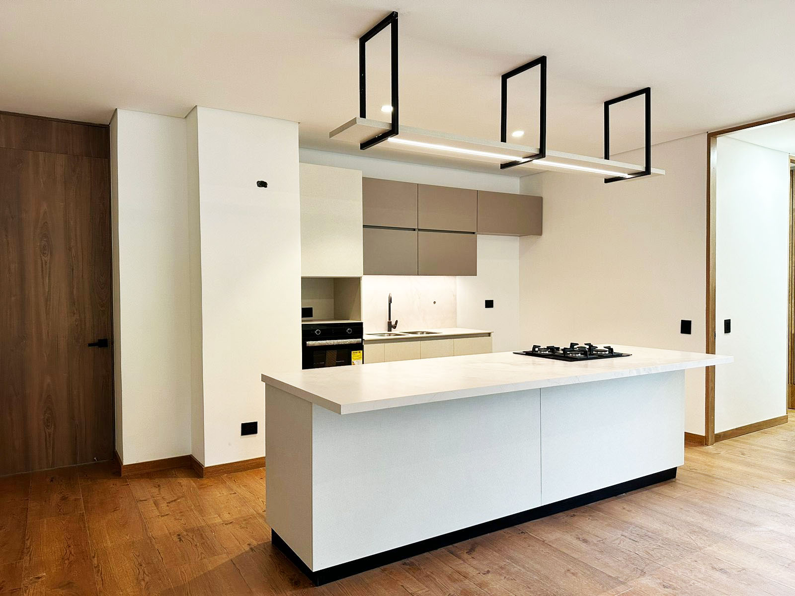 Apartamento de 3 alcobas en venta en El Diamante 2, Medellín, 215 m² · foto 5 de 17