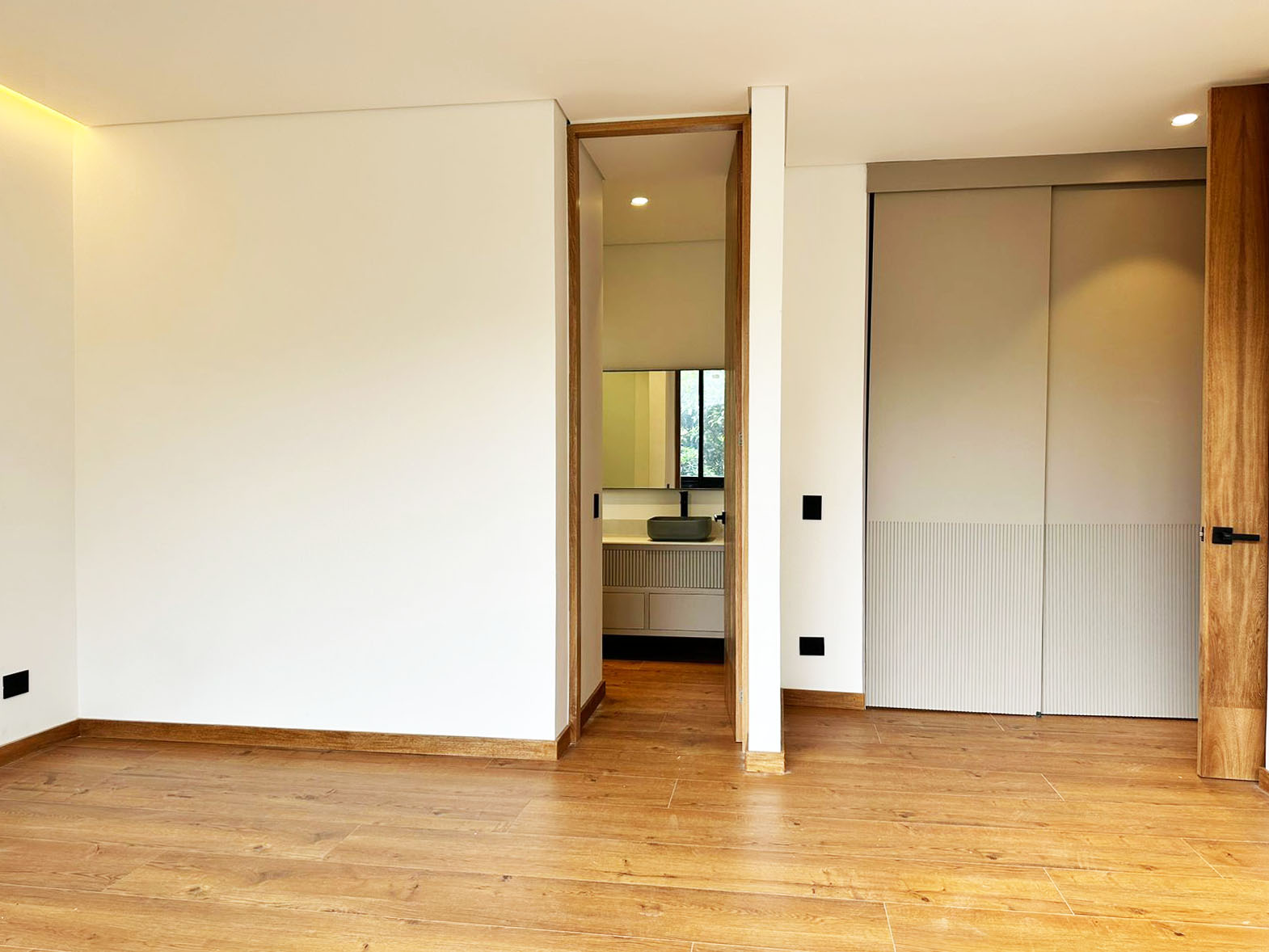 Apartamento de 3 alcobas en venta en El Diamante 2, Medellín, 215 m² · foto 9 de 17