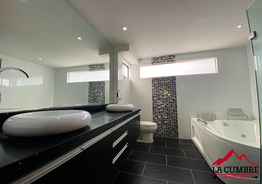 Casa de 4 alcobas en arriendo en Alto De San Jorge, Envigado, 300 m² · foto 11 de 12