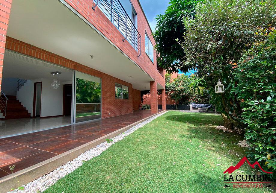 Casa de 4 alcobas en arriendo en Alto De San Jorge, Envigado, 300 m² · foto 2 de 12