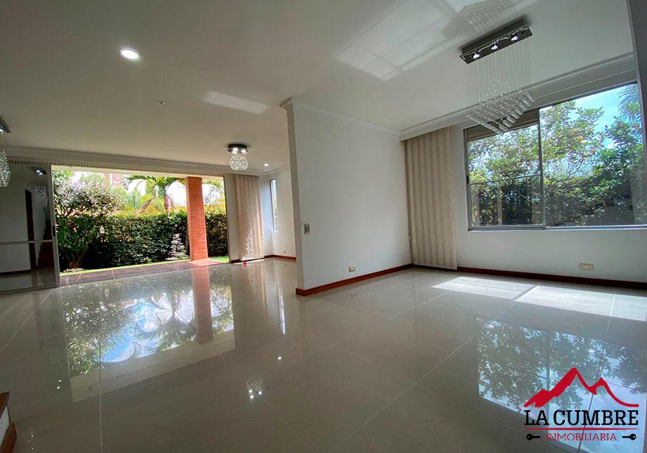 Casa de 4 alcobas en arriendo en Alto De San Jorge, Envigado, 300 m² · foto 4 de 12