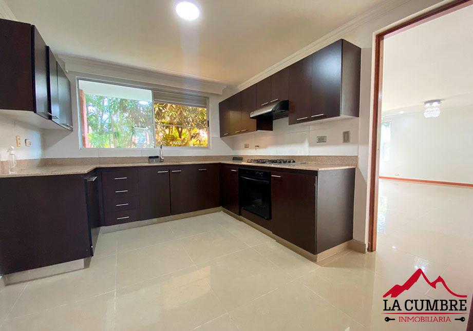 Casa de 4 alcobas en arriendo en Alto De San Jorge, Envigado, 300 m² · foto 5 de 12