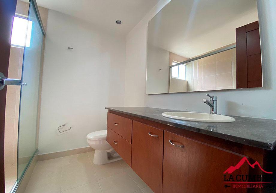 Casa de 4 alcobas en arriendo en Alto De San Jorge, Envigado, 300 m² · foto 7 de 12