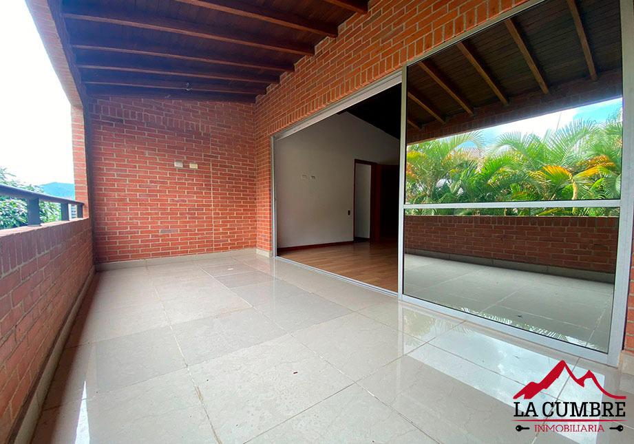 Casa de 4 alcobas en arriendo en Alto De San Jorge, Envigado, 300 m² · foto 9 de 12