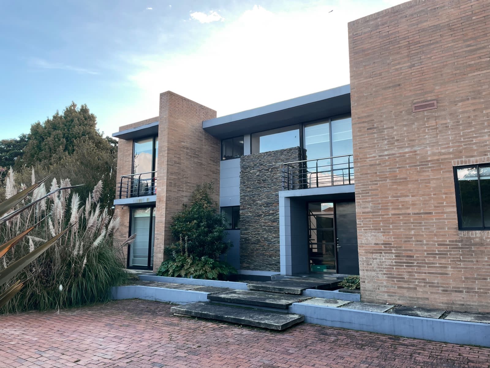 Casa de 5 alcobas en venta en Casa Blanca, Bogotá, 333 m² · foto 2 de 23
