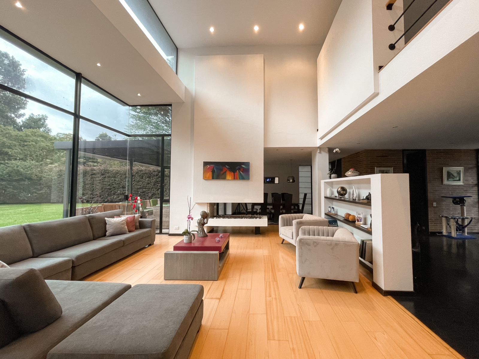Casa de 5 alcobas en venta en Casa Blanca, Bogotá, 333 m² · foto 4 de 23