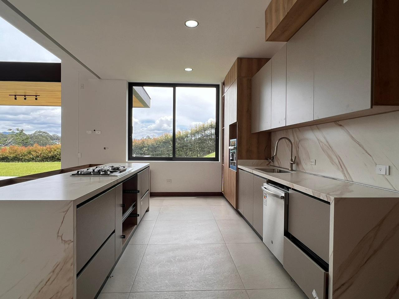 Casa de 3 alcobas en venta en El Porvenir, Rionegro, 420 m² · foto 3 de 19