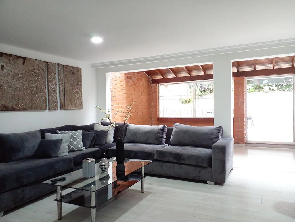 Casa de 4 alcobas en arriendo en San Lucas, Medellín, 200 m² · foto 2 de 19