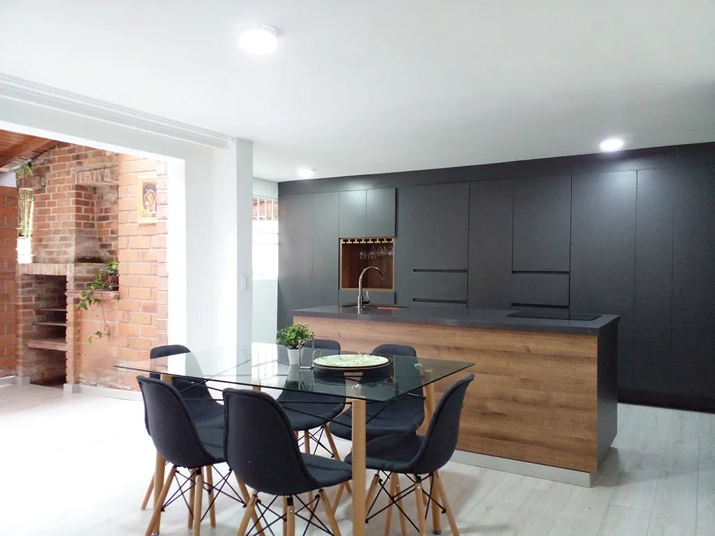 Casa de 4 alcobas en arriendo en San Lucas, Medellín, 200 m² · foto 3 de 19