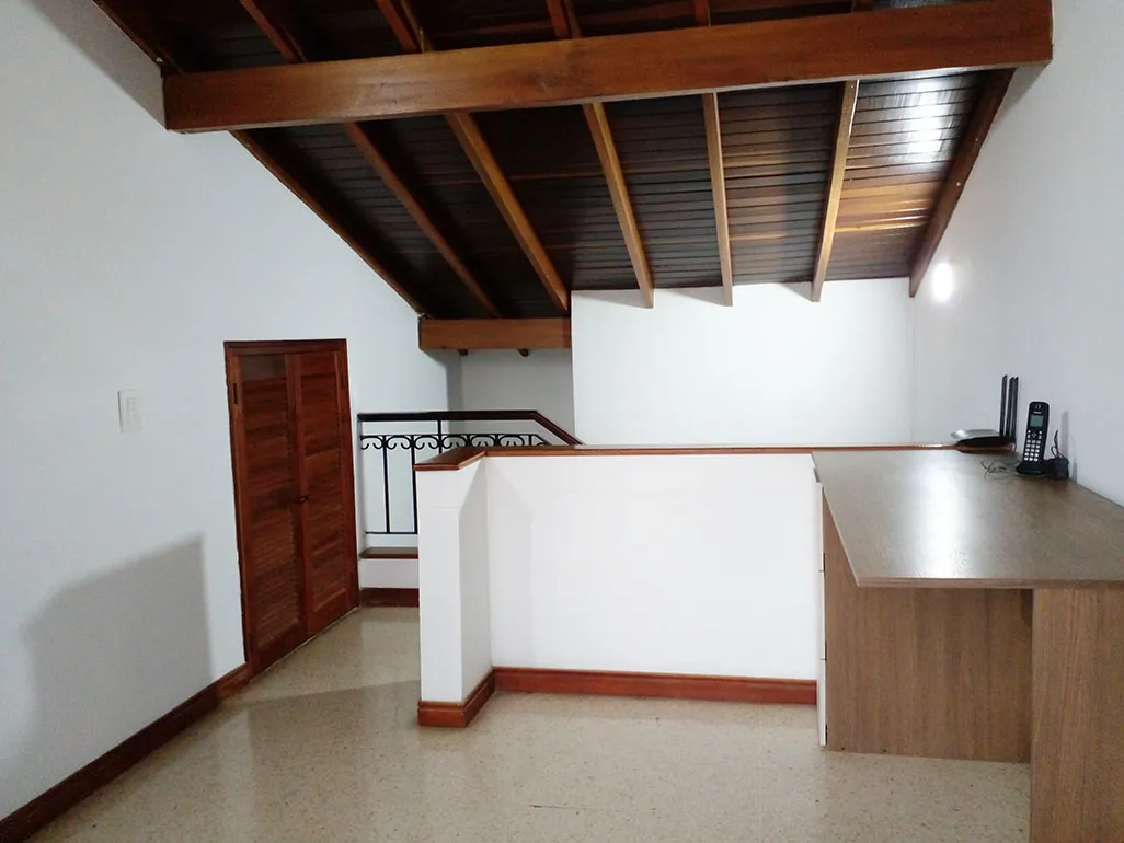 Casa de 4 alcobas en arriendo en San Lucas, Medellín, 200 m² · foto 9 de 19