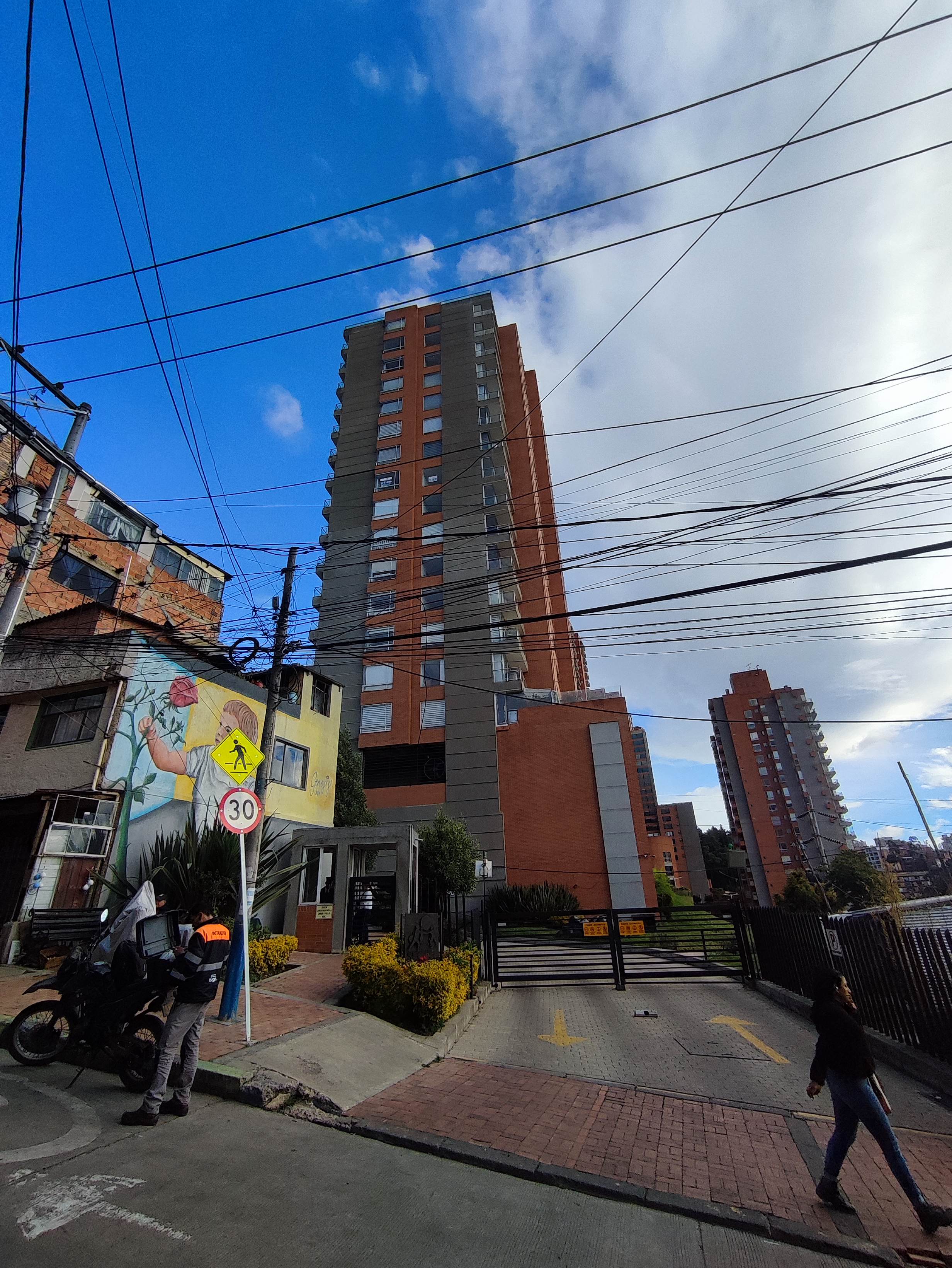 Apartamento en venta en Los Rosales, Bogotá · foto 2 de 24