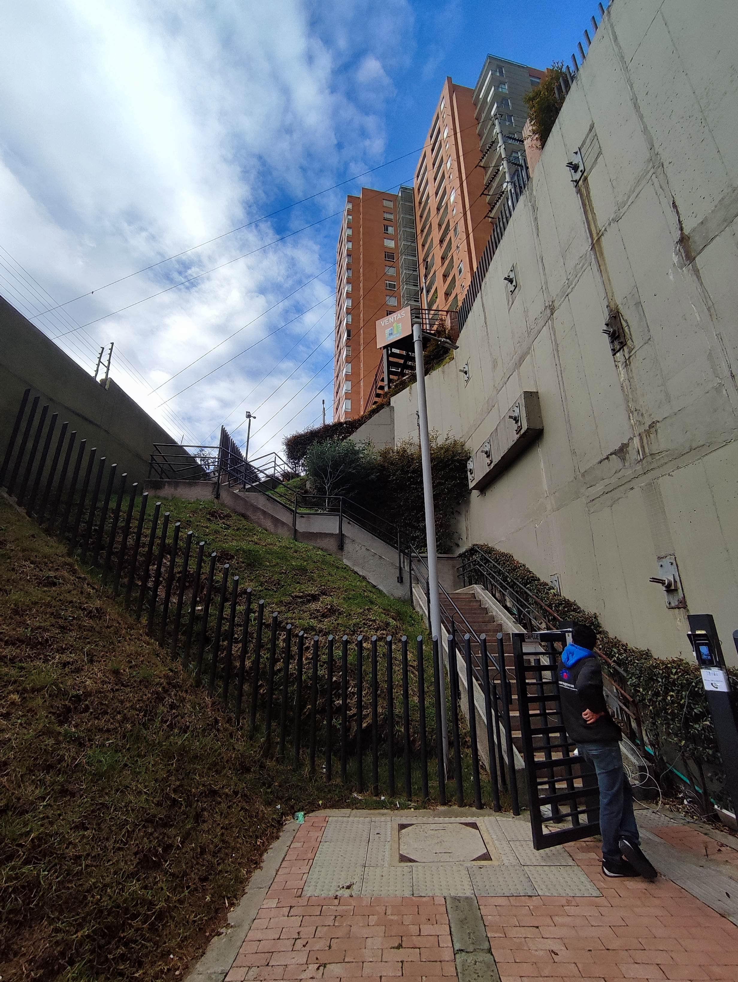 Apartamento en venta en Los Rosales, Bogotá · foto 3 de 24